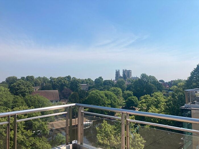 2 Bedroom Flat For Sale In Leeman Road, York, North Yorkshire, YO26