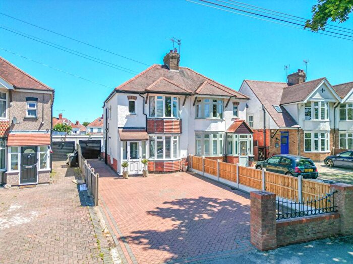 4 Bedroom Semi-Detached House For Sale In Weddington Road, Nuneaton, CV10