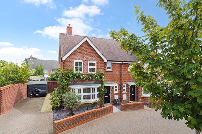 3 Bedroom Semi-Detached House For Sale In Dairy Lane, Petersfield, Hampshire, GU31