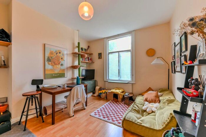 1 Bedroom Flat To Rent In Englefield Road, De Beauvoir Town, London, N1