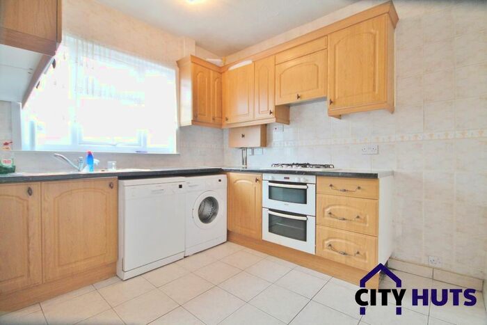 1 Bedroom Flat To Rent In Dale View Crescent, London, E4