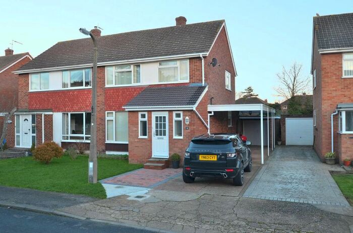3 Bedroom Semi-Detached House To Rent In Clewer Park, Windsor SL4
