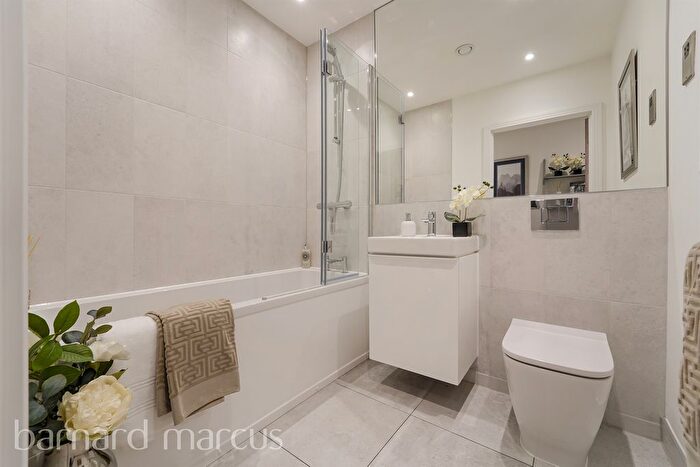 1 Bedroom Flat For Sale In Malden Road, New Malden, KT3