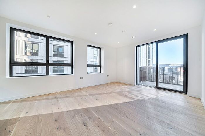 2 Bedroom Flat To Rent In Peninsula Gardens, Pilot Walk, Lower Riverside, Greenwich Peninsula, SE10