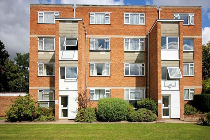 2 Bedroom Apartment To Rent In Woking, Surrey, GU22