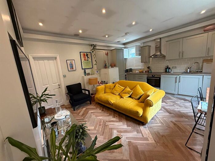 1 Bedroom Property To Rent In Simkins Close, London, SW2