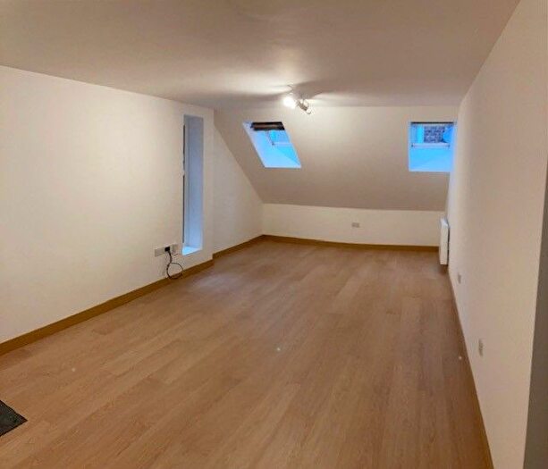 2 Bedroom Flat To Rent In Holloway Road, Holloway, Islington, North London, N7