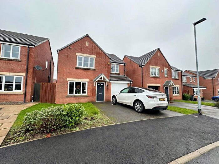 4 Bedroom Detached House To Rent In Alder Road, Whinmoor, Leeds, LS14