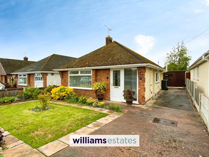 2 Bedroom Detached Bungalow For Sale In Woodside Gardens, Rhyl, LL18