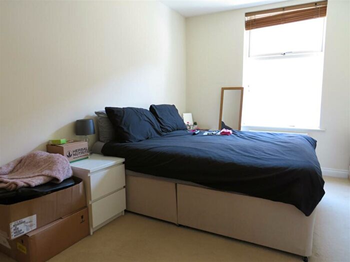 1 Bedroom Flat To Rent In Silvester Road, Cowplain, PO8