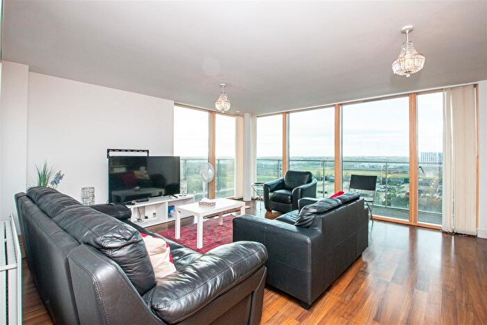 3 Bedroom Flat To Rent In Merrivale Mews, Milton Keynes, MK9