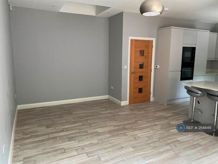 2 Bedroom Bungalow To Rent In Sherlodge Mews, Gillingham, ME8