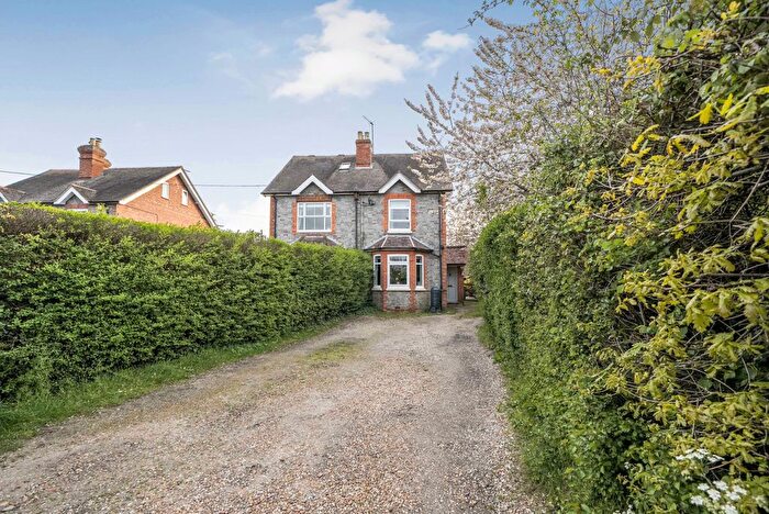 4 Bedroom Semi-Detached House For Sale In Basingstoke Road, Spencers Wood, Reading, Berkshire, RG7