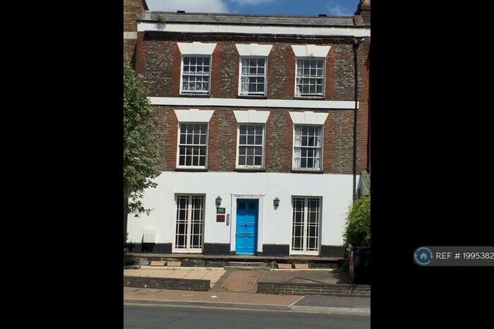 1 Bedroom Flat To Rent In Reddy House, High Wycombe, HP11
