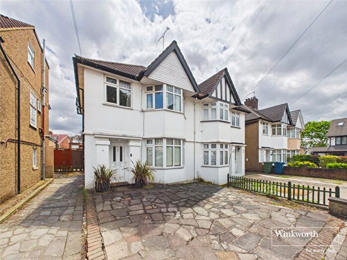 3 Bedroom End Terrace House For Sale In Penylan Place, Edgware, Middlesex, HA8
