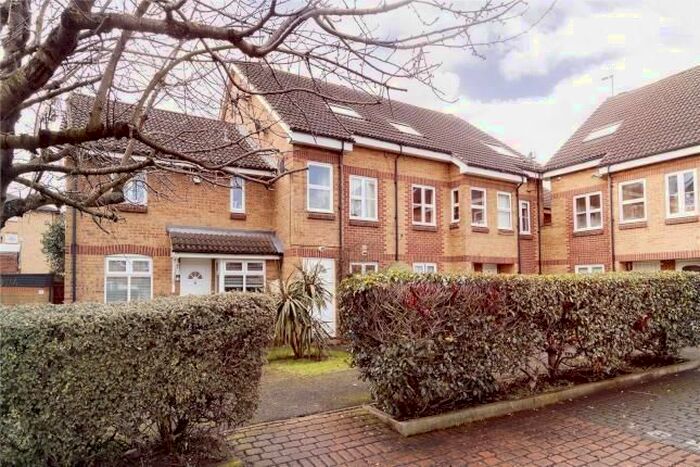 4 Bedroom Terraced House To Rent In Oxley Close, Southwark, London, SE15