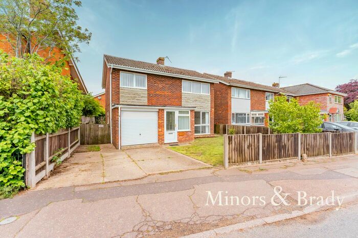 4 Bedroom Detached House For Sale In Bradenham Road, Shipdham, Thetford, IP25