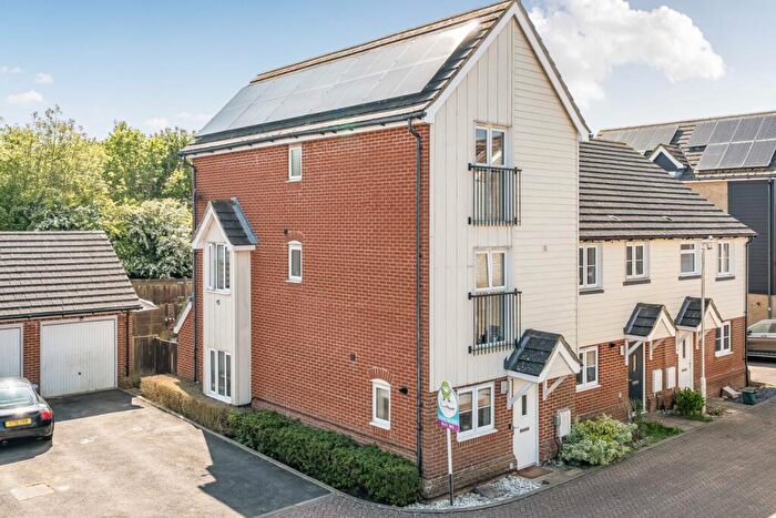 4 Bedroom Semi-Detached House For Sale In Fraser Way, Hawkinge, CT18