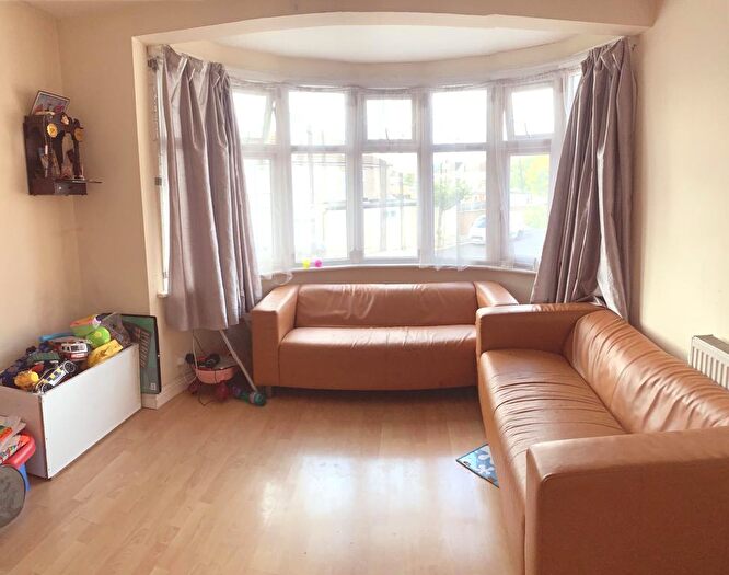 3 Bedroom Flat To Rent In A Kenton Park Crescent, HA3