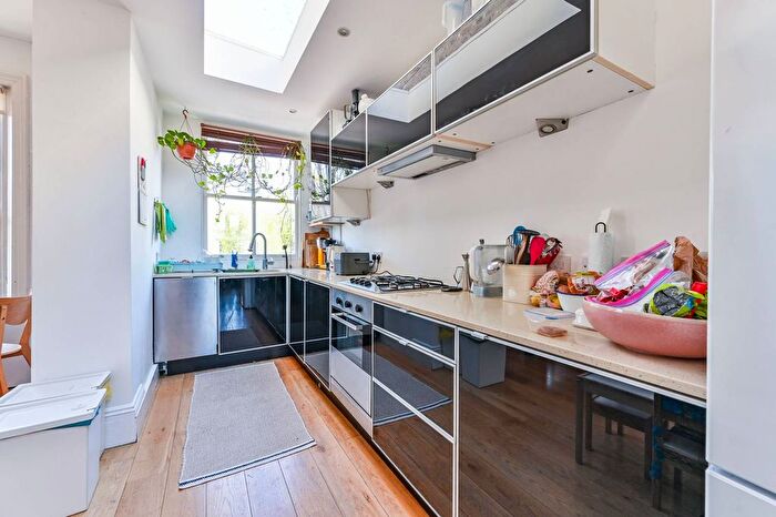 2 Bedroom Flat For Sale In Mildmay Park, Mildmay, London, N1