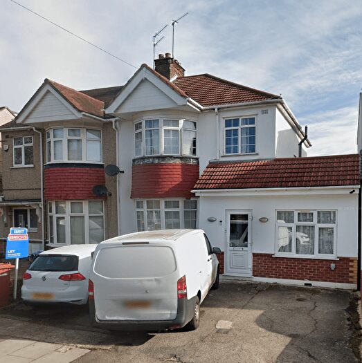3 Bedroom Semi-Detached House To Rent In Harrow, HA2
