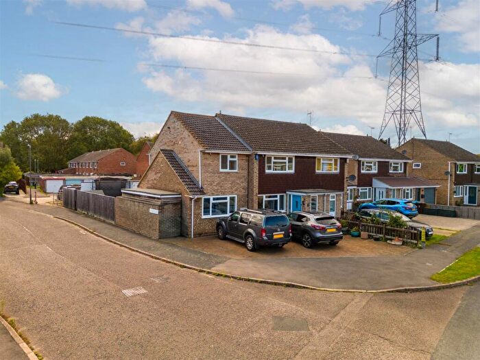 4 Bedroom Semi-Detached House For Sale In Rowland Way, Aylesbury, HP19