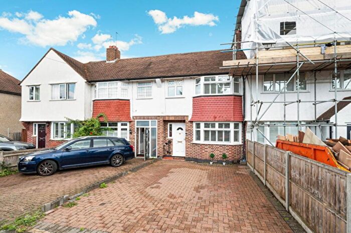 3 Bedroom Terraced House For Sale In Kingshill Avenue, Worcester Park, KT4