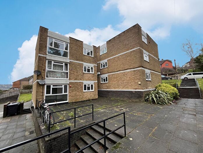 1 Bedroom Flat For Sale In Flat South Terrace, Dorking, Surrey, RH4