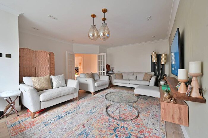 4 Bedroom Bungalow For Sale In Woodhill Crescent, Harrow, HA3