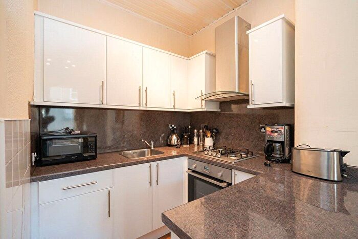 1 Bedroom Flat To Rent In Wardlaw Place, Edinburgh, EH11