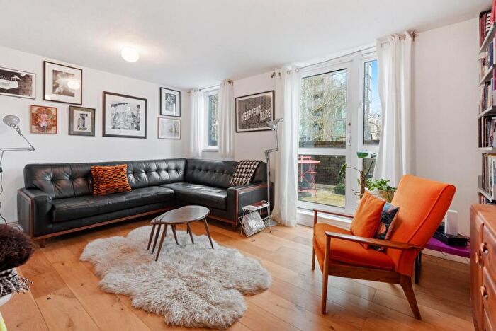 3 Bedroom Maisonette To Rent In Coopers Lane, Kings Cross, NW1