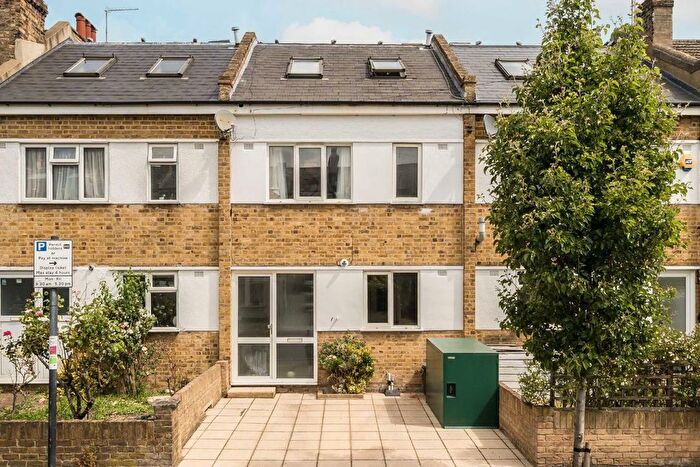 3 Bedroom Property To Rent In Ravenswood Road, London, SW12