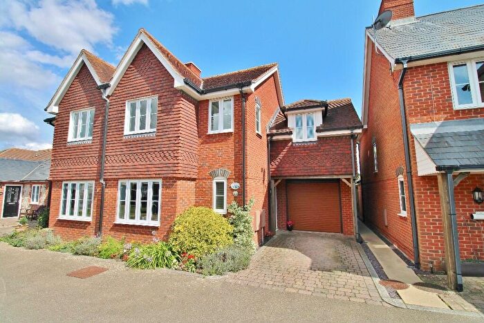 3 Bedroom Semi-Detached House For Sale In Amberley Court, Stubbington, PO14