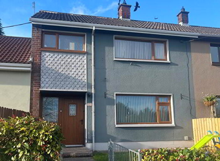 3 Bedroom Mid Terraced House For Sale In Queens Park, Lisbellaw, BT94
