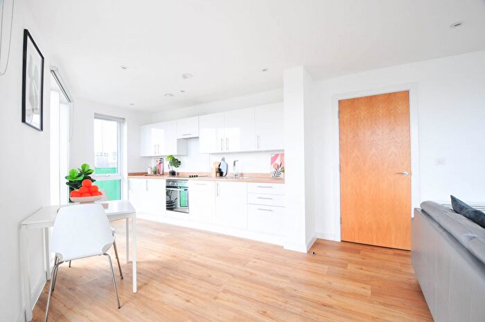 2 Bedroom Flat To Rent In City Court Trading Estate, Poland Street, Manchester, M4