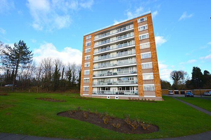 3 Bedroom Flat For Sale In Dove Park, Hatch End, HA5