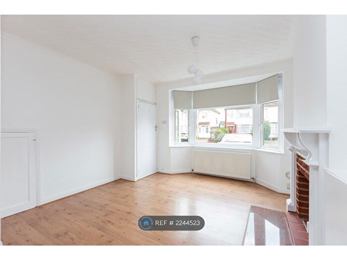 2 Bedroom Terraced House To Rent In Southfield Road, Waltham Cross, EN8