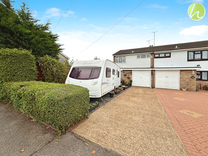 3 Bedroom End Of Terrace House For Sale In Southend Road, Corringham, SS17