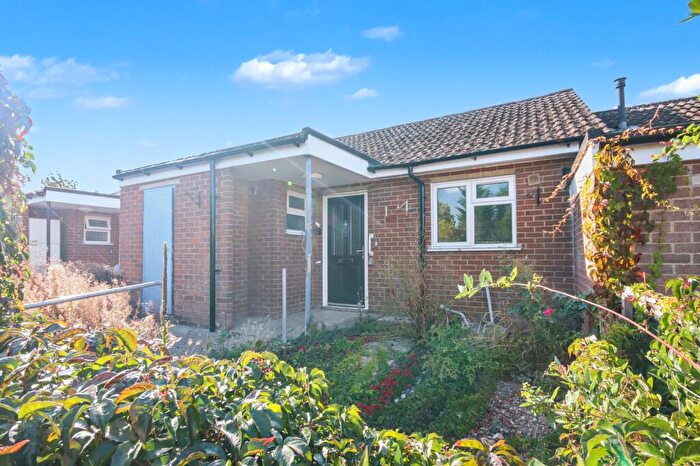 1 Bedroom Bungalow For Sale In Chequers Close, Fenstanton, Cambridgeshire, PE28