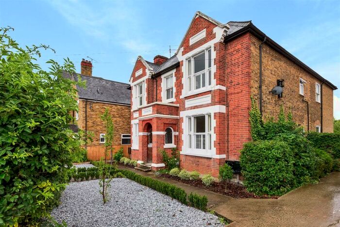 2 Bedroom Apartment To Rent In Frances Road, Windsor, SL4