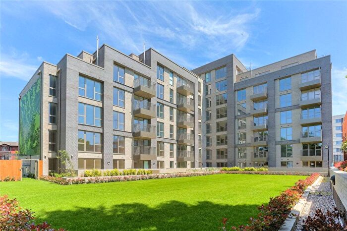 2 Bedroom Flat To Rent In Orchid Court, Watford, WD17