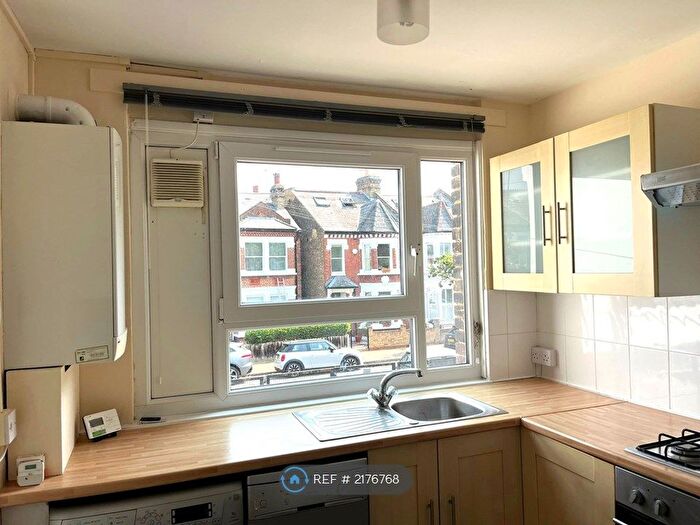 1 Bedroom Flat To Rent In Swanage Rd, London, SW18