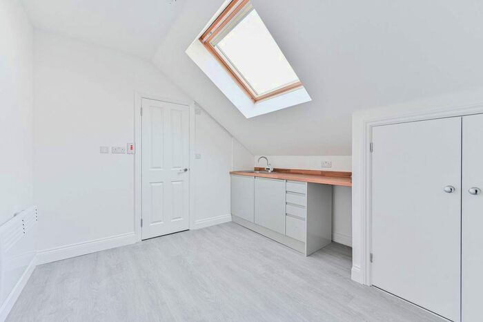 Studio To Rent In Kings Road, South Norwood, London, SE25