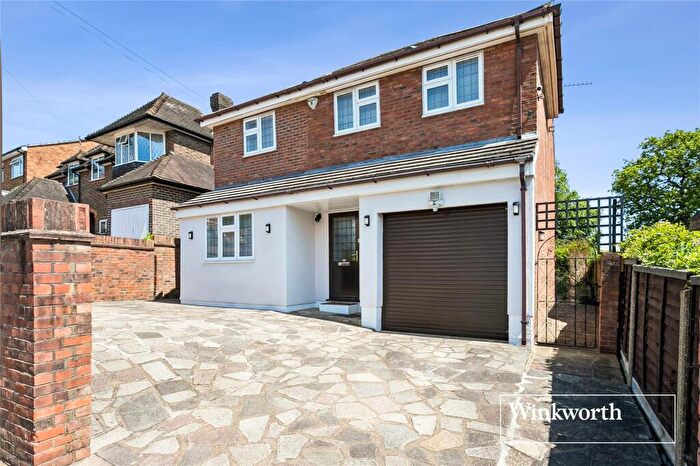 4 Bedroom Detached House For Sale In Clifford Road, New Barnet, EN5