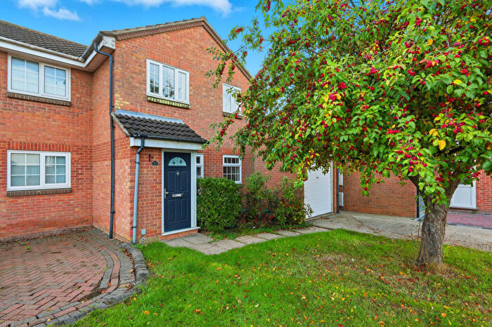 3 Bedroom Semi Detached House For Sale In Bonington Chase, Springfield, Chelmsford, CM1