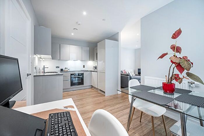 1 Bedroom Flat For Sale In Greyhound Parade, London, SW17