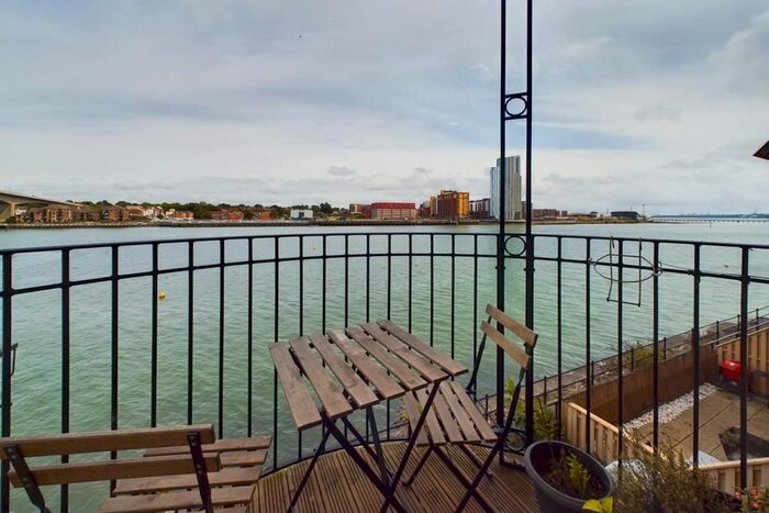 2 Bedroom Flat To Rent In Andes Close, Ocean Village, Southampton, SO14