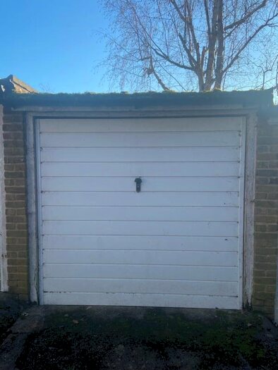 Garage / Parking To Rent In Crofton Way, EN2