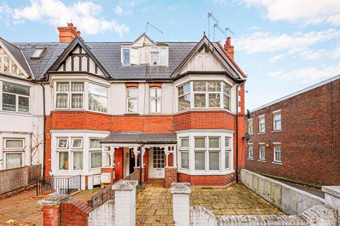 1 Bedroom Flat For Sale In Boston Manor Road, Brentford, TW8