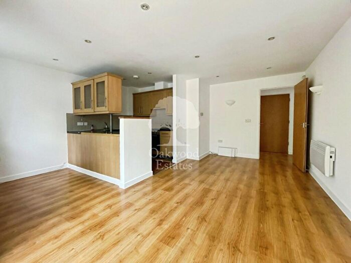2 Bedroom Flat To Rent In Upton Park, Slough, SL1